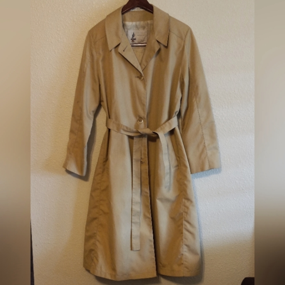 Classic Women's Tan Trench Coat with Belt